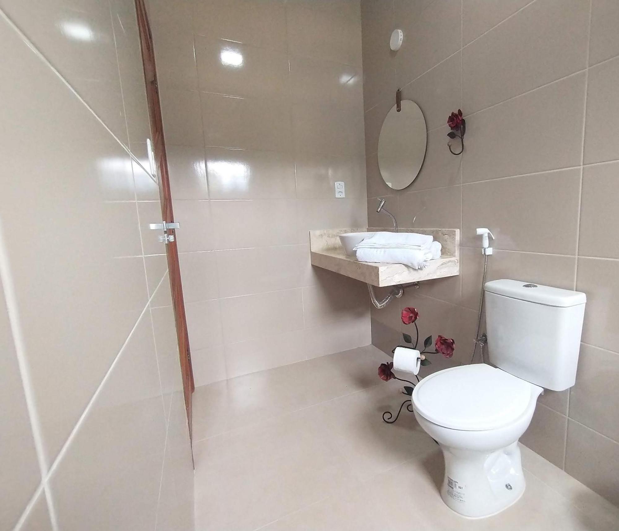 Suites Castanheiras ปาราตี ภายนอก รูปภาพ